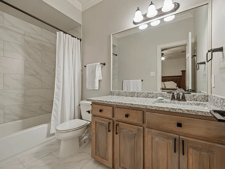 208 Highpoint Cir — Photo 3