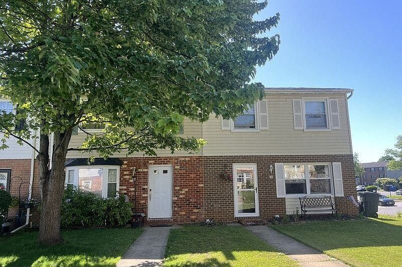 1st image of 10 Hillside Ct