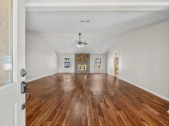 5th image of 115 Gregory Pl