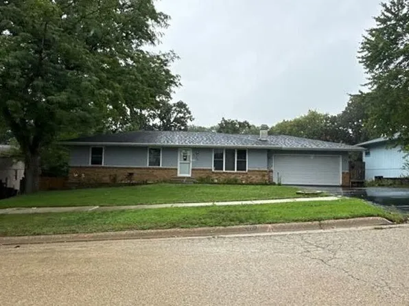 3160 Breezeway Dr, Rockford, IL 61109
