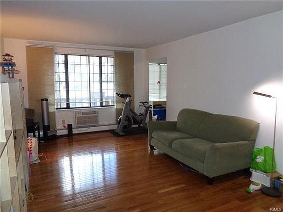 4th image of 13 Foxwood Dr APT 2