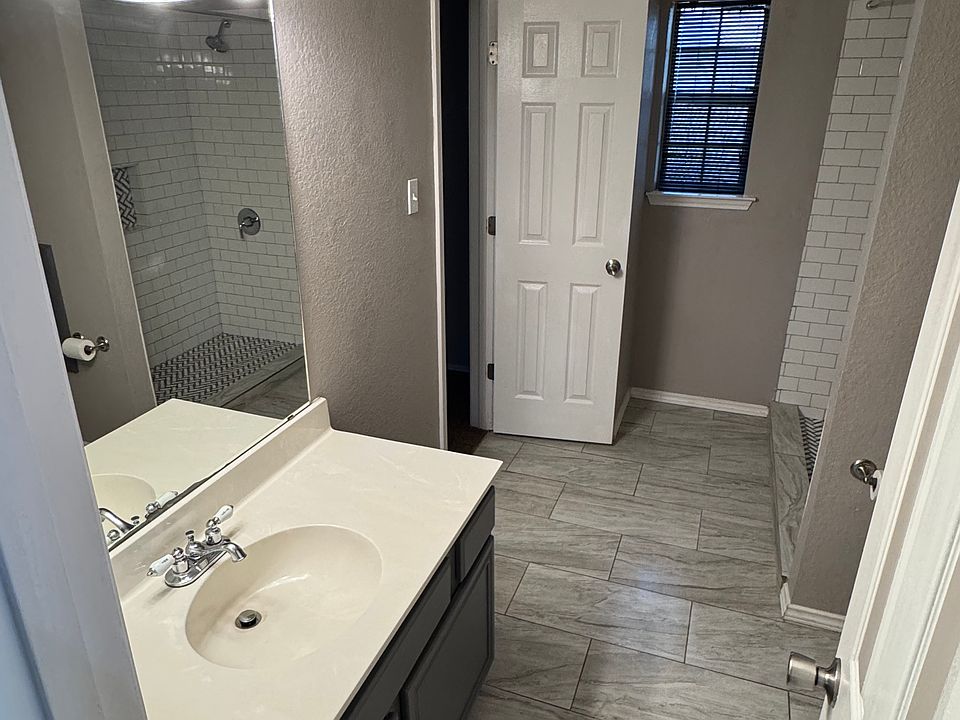 1st image of 214 Briar Creek Dr