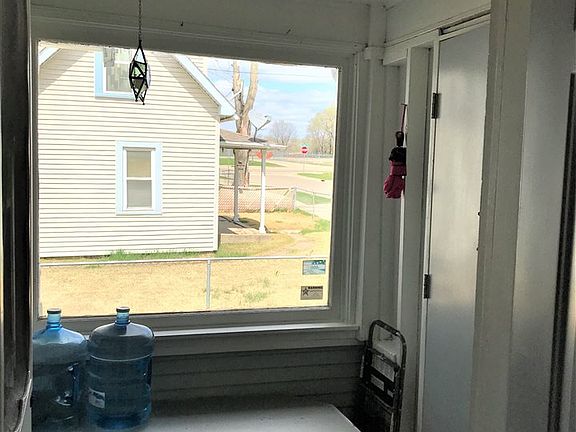 5th image of 2617 Hanson St