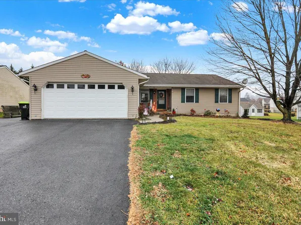 30 Village Dr #L-0037, Newmanstown, PA 17073