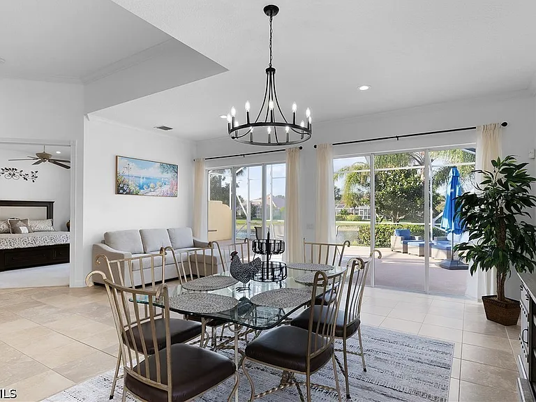 7983 Valentina Ct — Photo 2