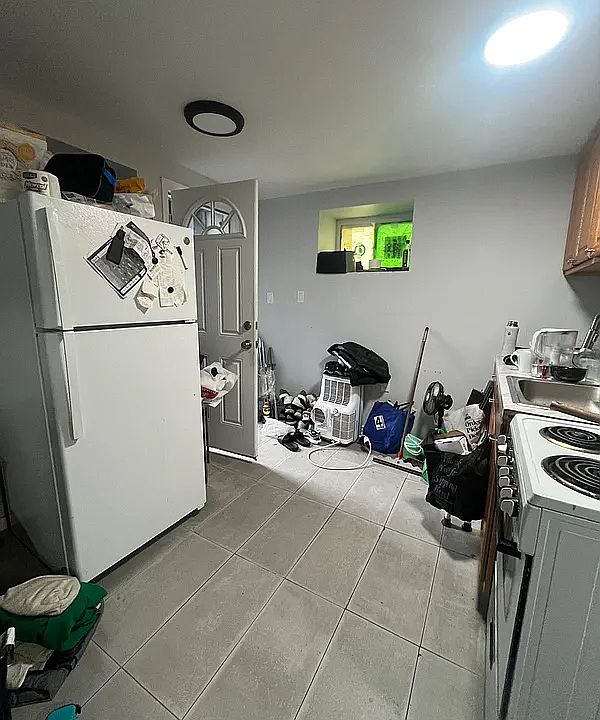 1st image of 293 E 16th St