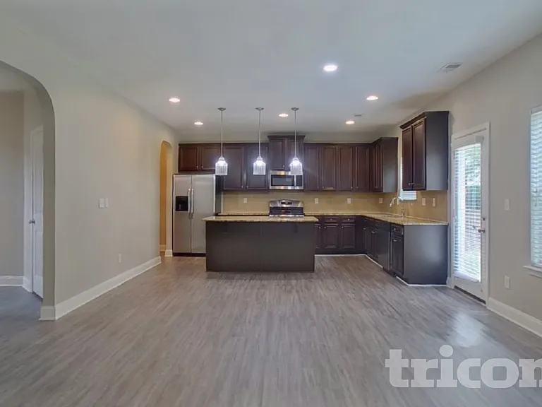2102 Farmdale Ct — Photo 5