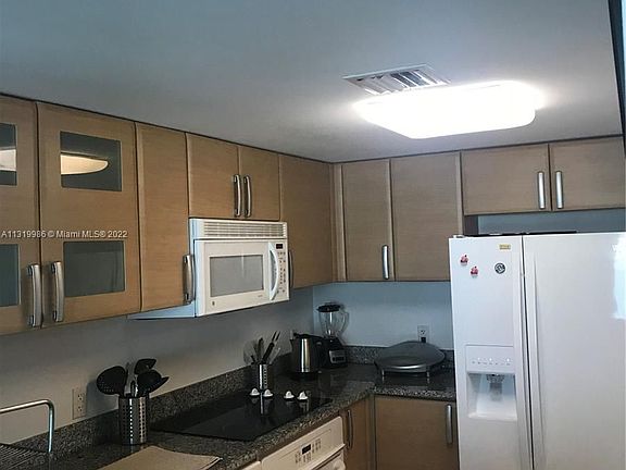 4th image of 2101 Brickell Ave APT 2402