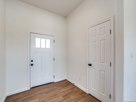 5th image of 111 Las Palomas Dr
