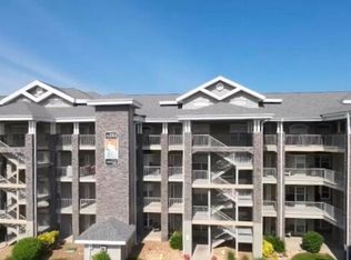 680 Emerald Pointe Dr #8-3, Hollister, MO 65672