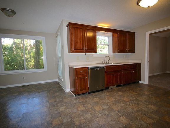 4th image of 3482 Brookfield Dr