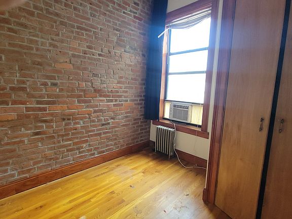 5th image of 424 E 13th St APT 31