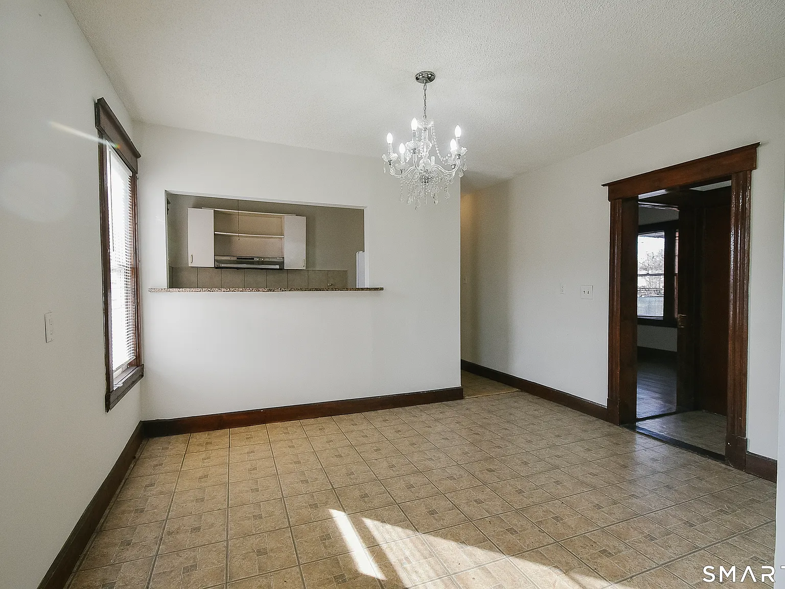 2 bed, 1.0 bath, 4202 sqft, $1,800 — Photo 4