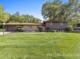 408 S Lake Ave, Spring Lake, MI 49456