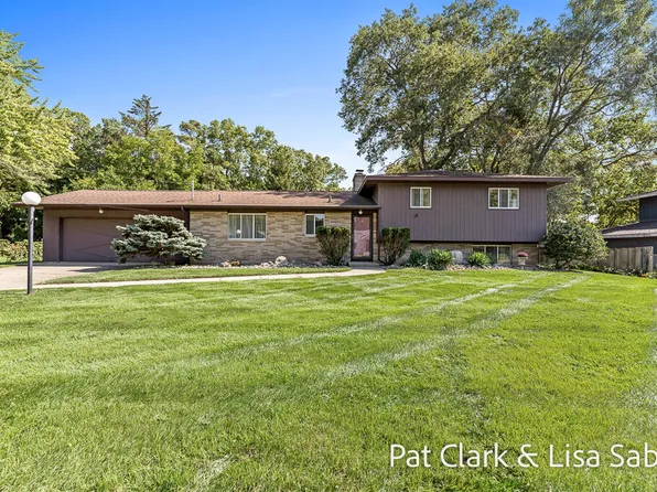 408 S Lake Ave, Spring Lake, MI 49456