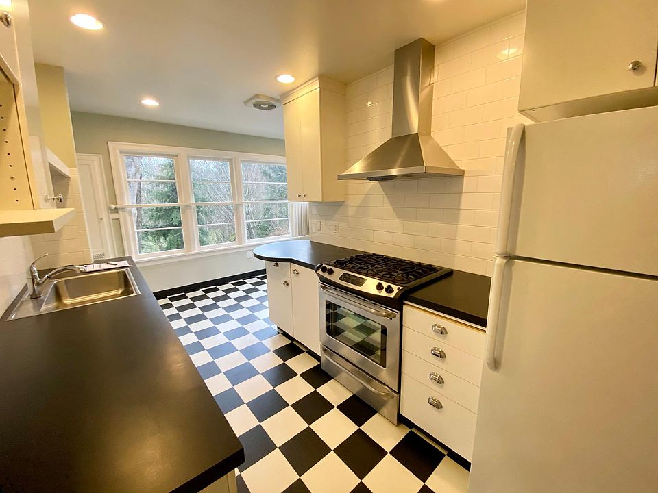 1st image of 5511 25th Ave NE APT 2