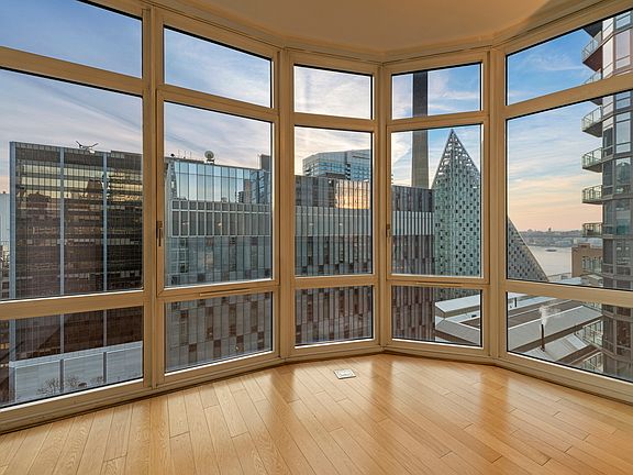 3rd image of 555 W 59th St APT 21C