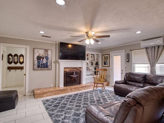 2nd image of 202 Rose Marie Blvd