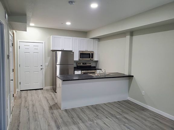 2nd image of 1601 Kimbark St #B12