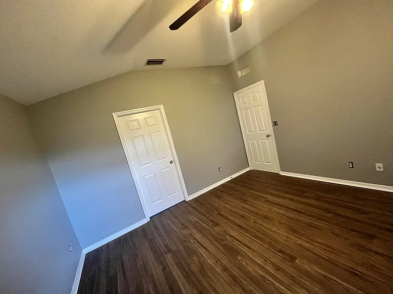 555 Windermere Dr — Photo 10
