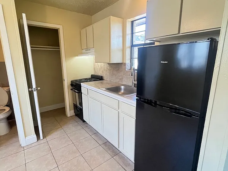 Retama Apartments — Photo 15