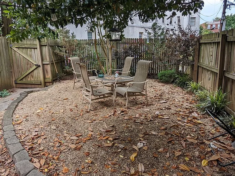 1609 W Grace St — Photo 25