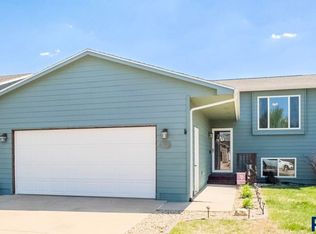 1001 Ash Grove St, Harrisburg, SD 57032
