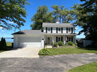 5536 W Houghton Lake Dr, Houghton Lake, MI 48629
