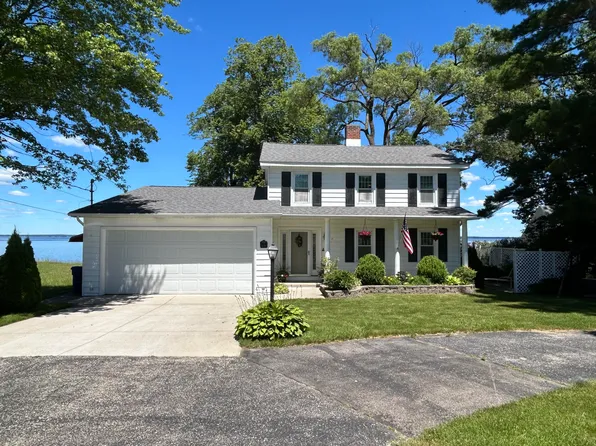 5536 W Houghton Lake Dr, Houghton Lake, MI 48629