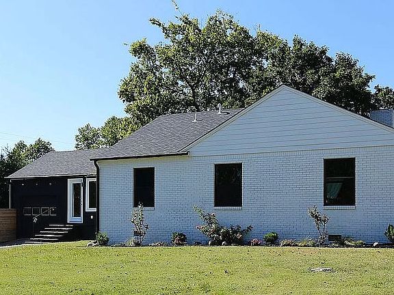 4th image of 2364 S Florence Ave