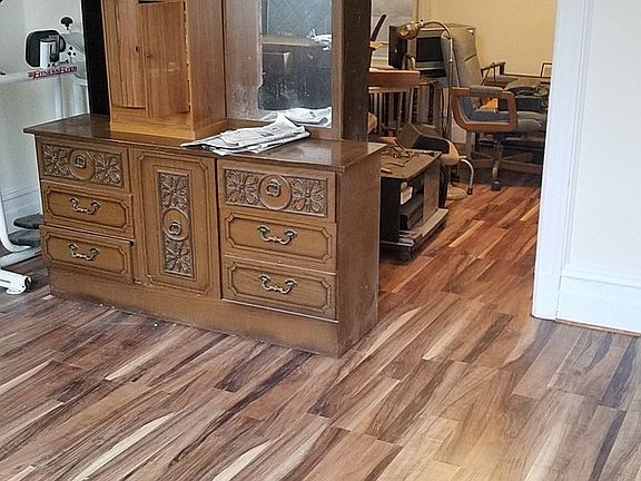 3rd image of 3048 32nd St APT 1R