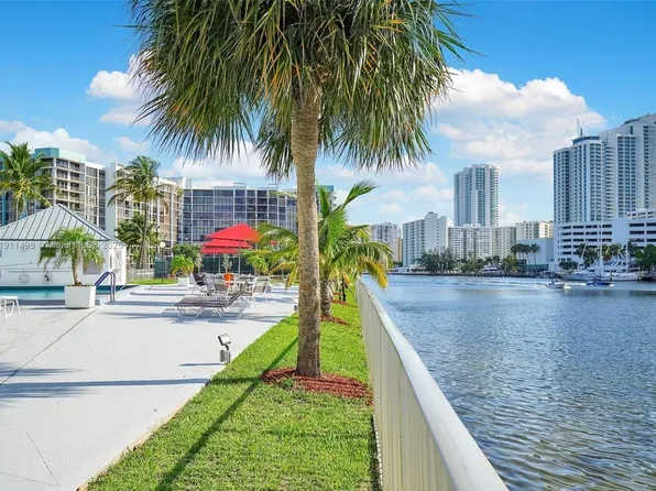 200 Leslie Dr, Hallandale, FL