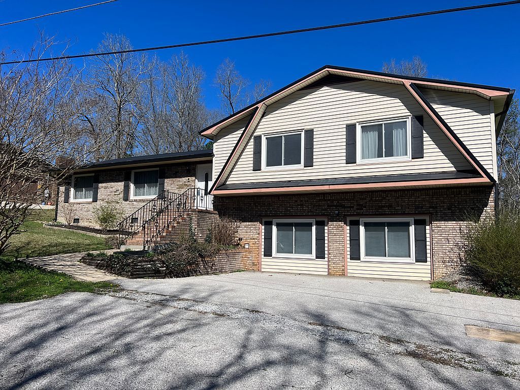 411 Silver Cir - Property Image