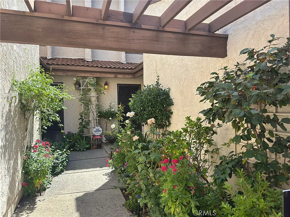 1138 Las Riendas Way