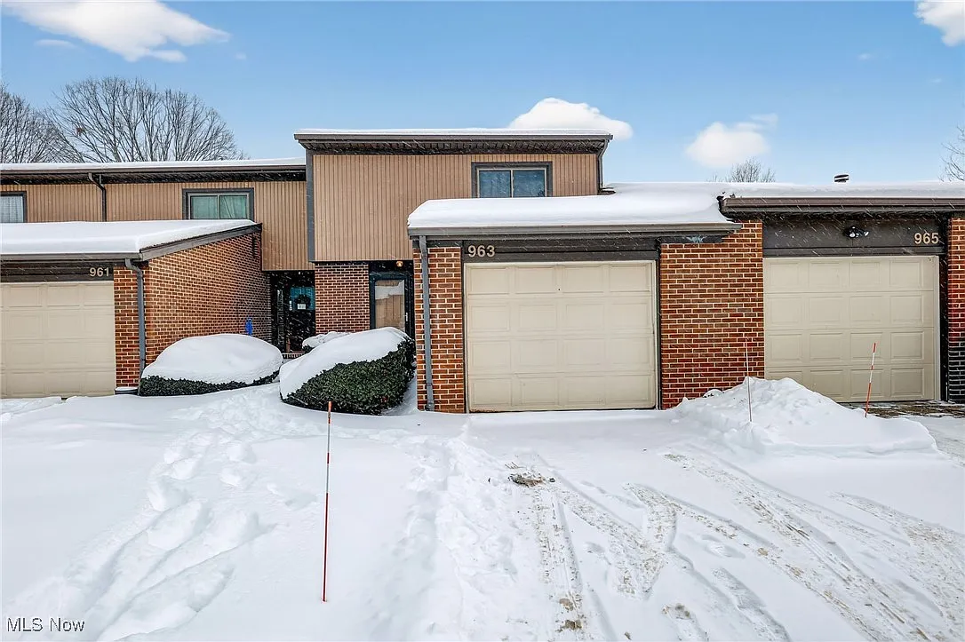 963 Morningstar Dr photo 1