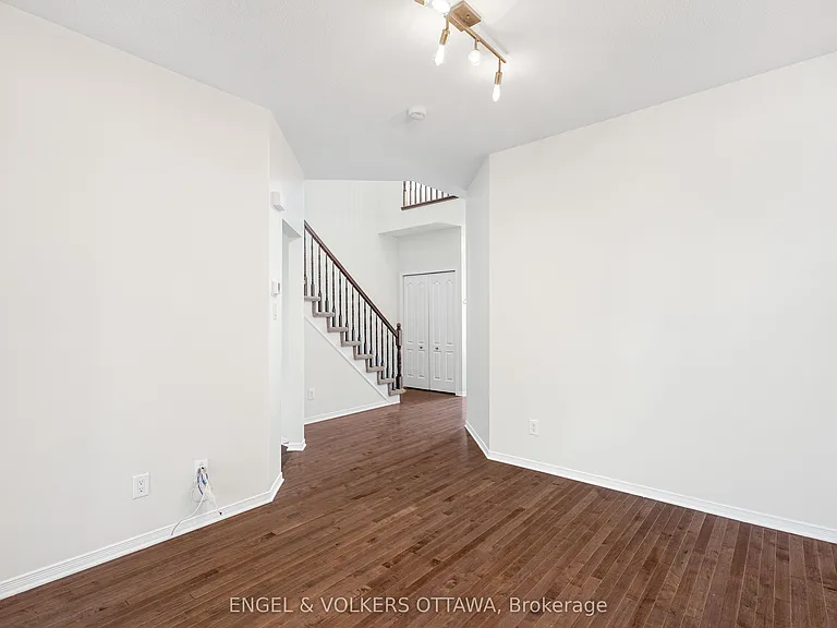 729 Nakina Way — Photo 7