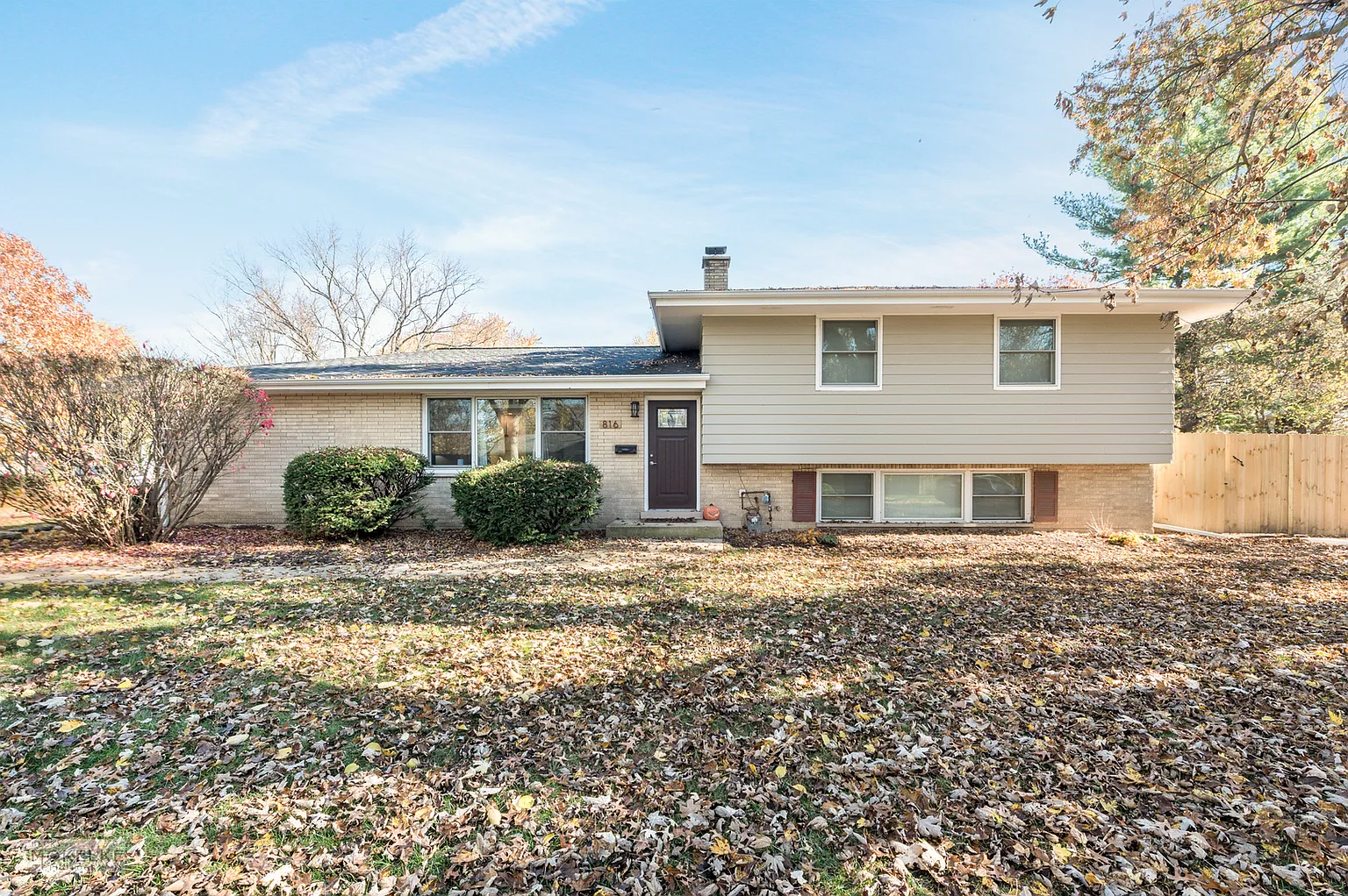 816 Emerald Dr photo 1
