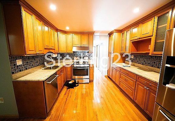 4th image of 21-35 23rd St #1