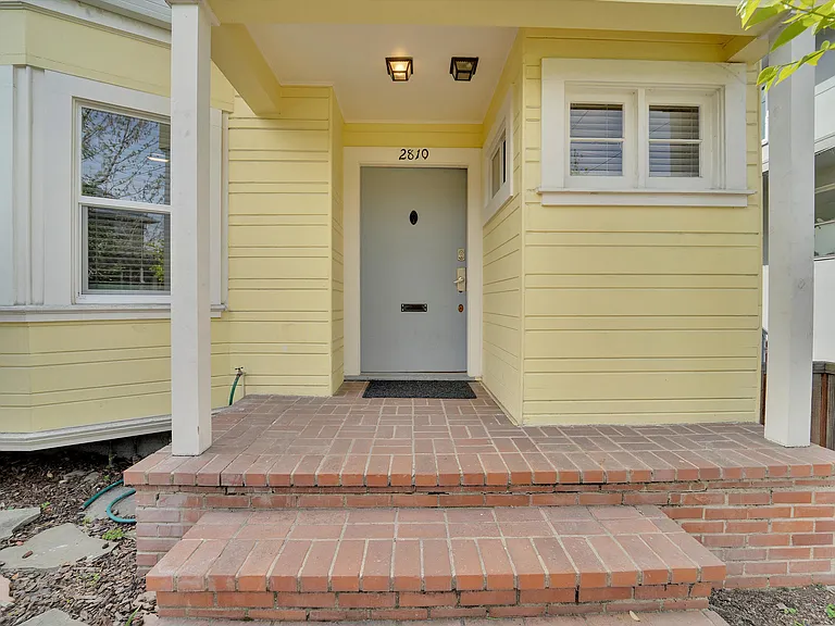 2810 Martin Luther King Jr Way — Photo 3