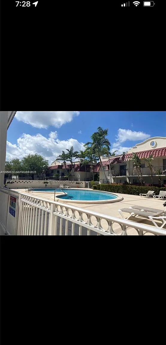 Villas Of Pinecrest Condo — Photo 3