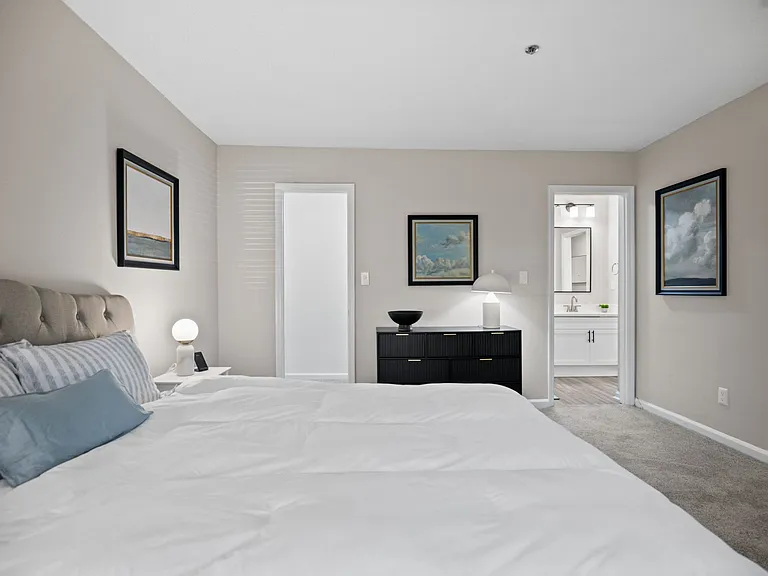 Northlake Apartments — Photo 10