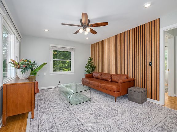 3rd image of 3103 Ironwood Dr