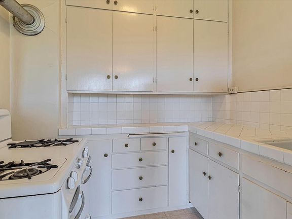 5th image of 375 14th Ave APT 302