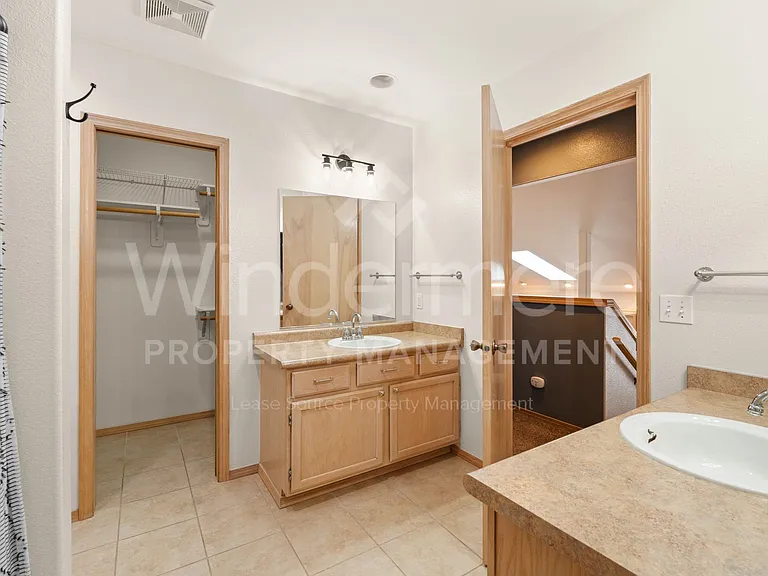 909 E 1st Ave — Photo 24