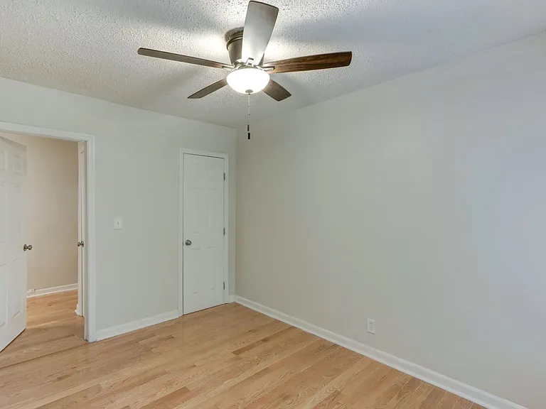 1210 E 54th St Duplex — Photo 9