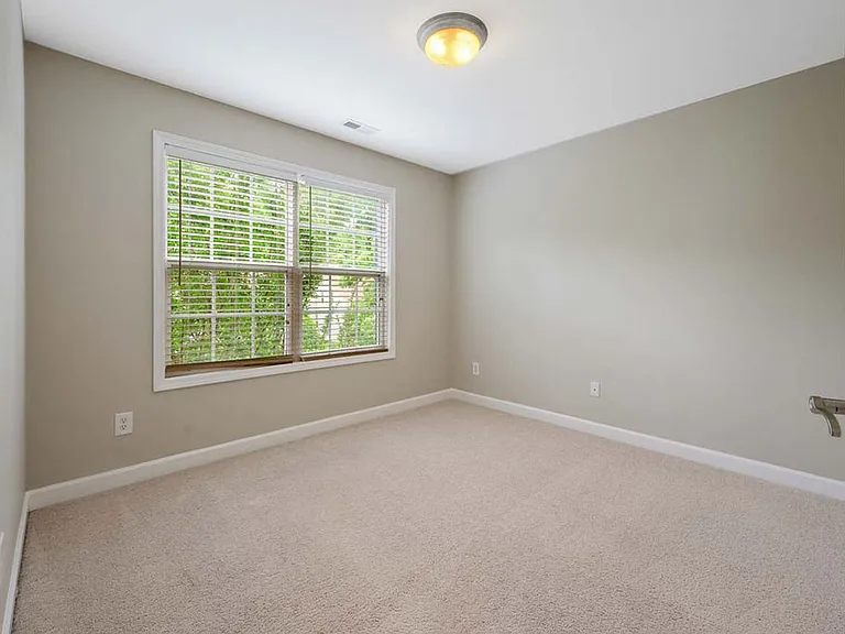 1408 Lindenberg Sq — Photo 12