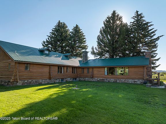 3rd image of 36 Stoney Point Rd