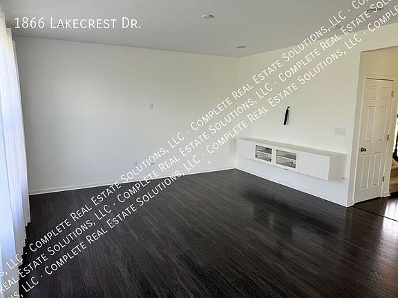 3rd image of 1866 Lakecrest Dr