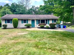 18 Stockton Rd, Kendall Park, NJ 08824