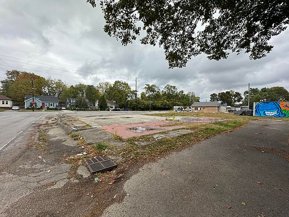 4th image of 1400 & N Limestone #1404
